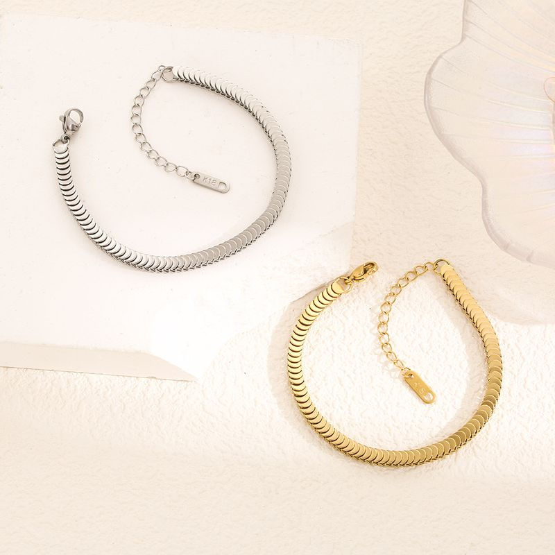 2023 Neues Fischschuppenarmband aus Titanstahl für weibliches Minderheitendesign, hochwertig, leicht und modisch,_voghion.com