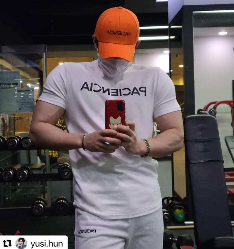 Muscle Spring/Summer New Men's Sports, Leisure, Running, and Fitness Suits with Iron Stripping Exercise, Slim Fit Cotton_voghion.com