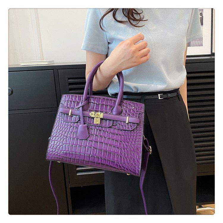 Pelle lucida con motivo coccodrillo per donna 2023 Nuova celebrità di lusso leggera per pendolari ad alta capacità Moda versatile_voghion.com