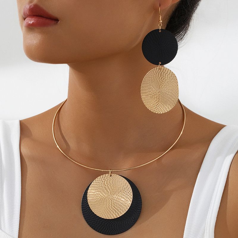 Three-Piece Large Round Earrings Choker Set Exaggerated Style Hammered Pattern Polka Dot Elegant High-End Feel_voghion.com