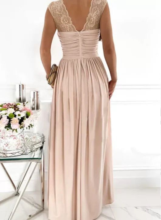 Abito senza maniche in pizzo con orlo e spacco sulla schiena da donna_voghion.com