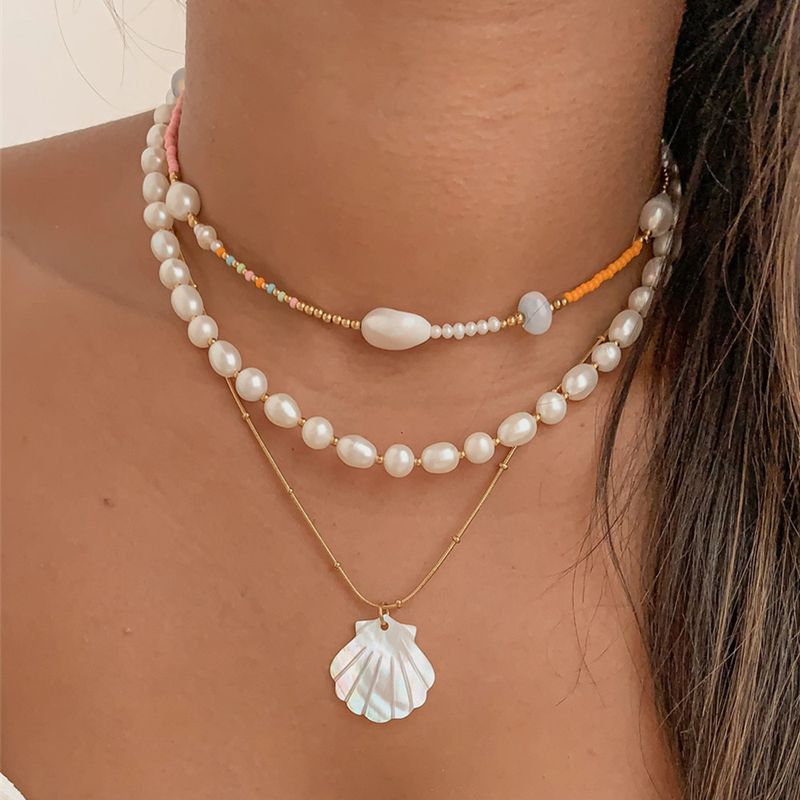 Hete verkoop Boho Multilayer onregelmatige kunstmatige parels vergulde ketting schelp hanger ketting voor vrouwen vintage mode zand_voghion.com