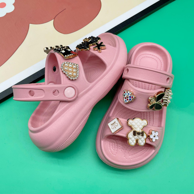 Neue kinder Nette Cartoon Schwarz Weiß Bär Sommer Jungen und Mädchen Sandalen Dicke Sohle Anti-rutsch-Strand Hausschuhe_voghion.com