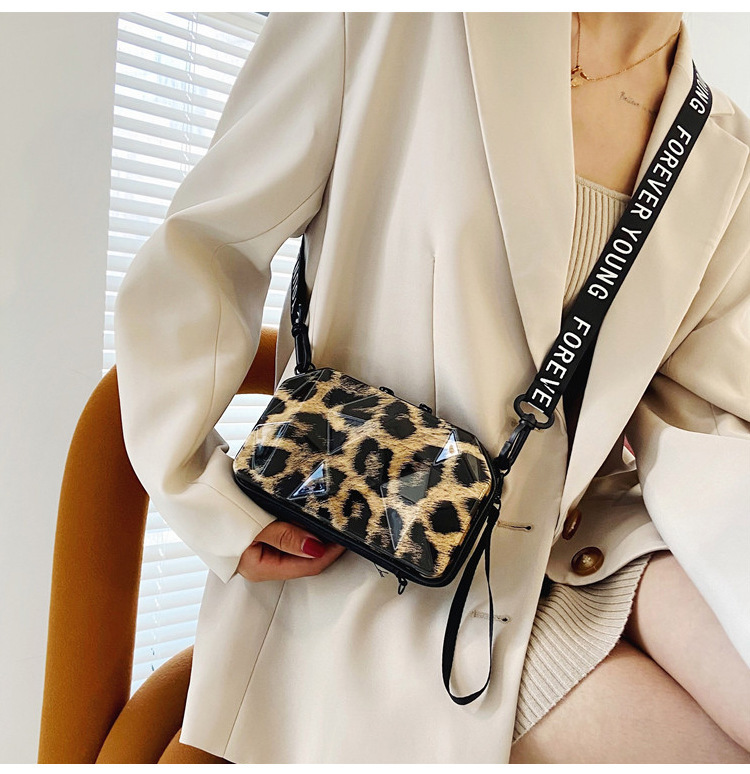 Mochila pequeña de un solo hombro con cremallera para mujer, bolso bandolera diagonal color caramelo, novedad de 2023_voghion.com