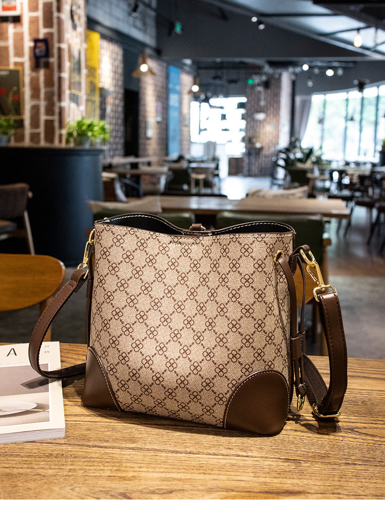 Borsa donna versione coreana borsa secchiello alla moda borsa a tracolla stampata in stile rosso netto borsa diagonale trama moda 2023 nuova tendenza_voghion.com