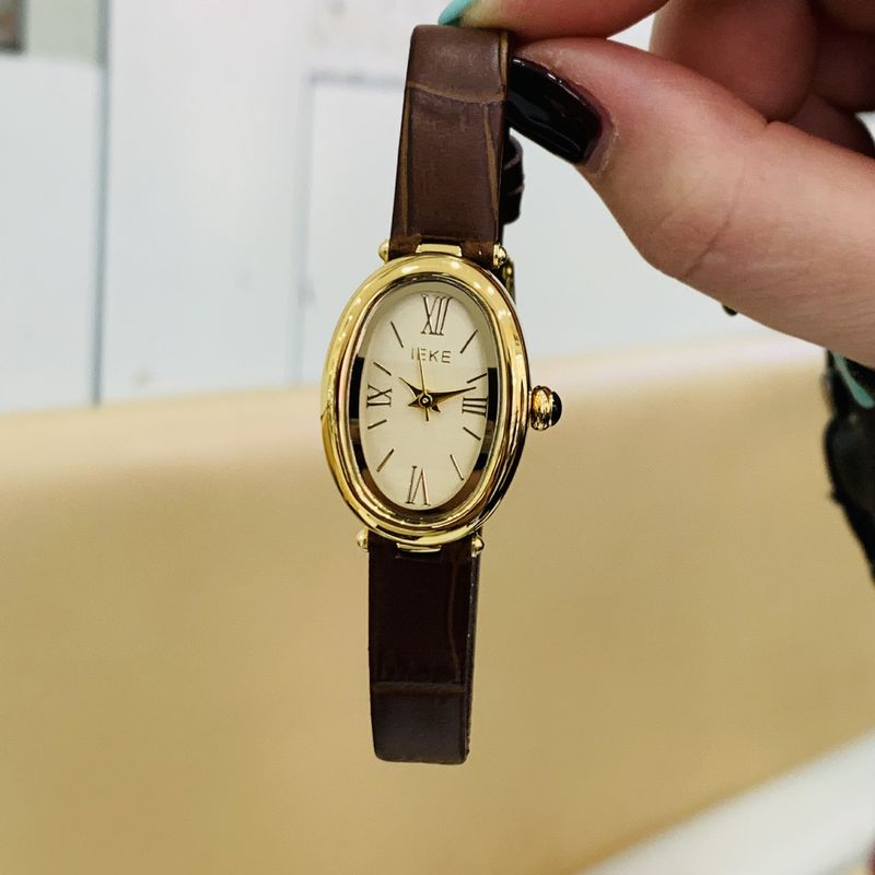 Orologio da donna IEKE ovale romano con quadrante piccolo in madreperla, in vera pelle, raffinato_voghion.com