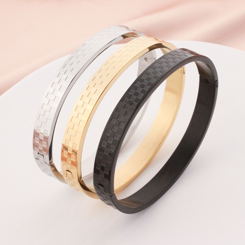 Couple Bracelets Romantic Plaid Titanium Steel Egg-Shaped Clasp Checkered Pattern Bracelet For Men_voghion.com