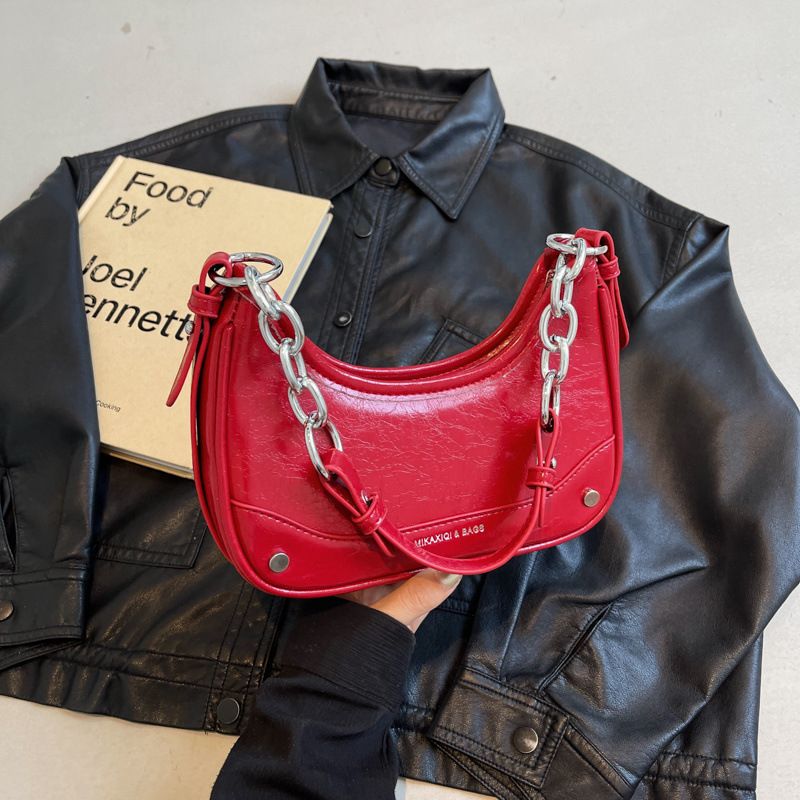 Borsa a tracolla con catena alla moda_voghion.com
