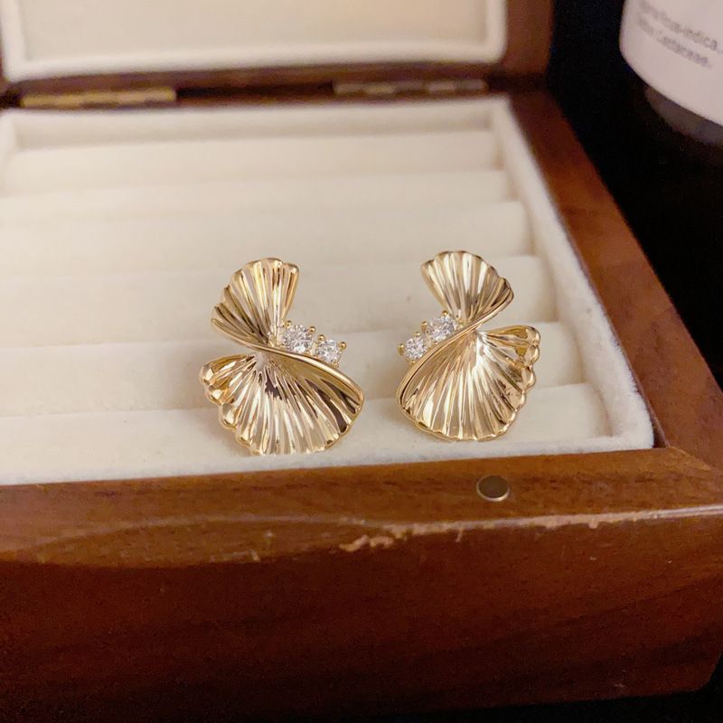 Korean And Japanese Style Fashion Simple Metal Twisted Niche Light Luxury Personality Design Sense Silver Needle_voghion.com