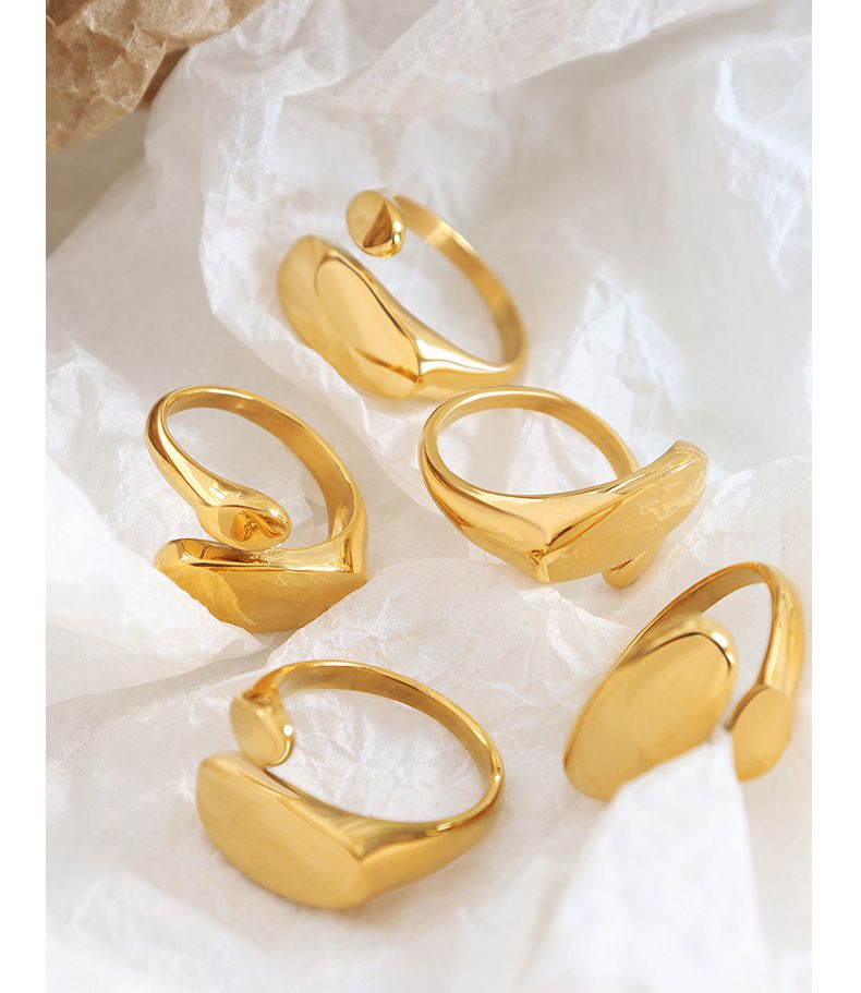 Minimalistischer Ring im INS-Stil mit unregelmäßigem, flachem, offenem Titanstahl und Goldschwanz-Gussverfahren A156_voghion.com