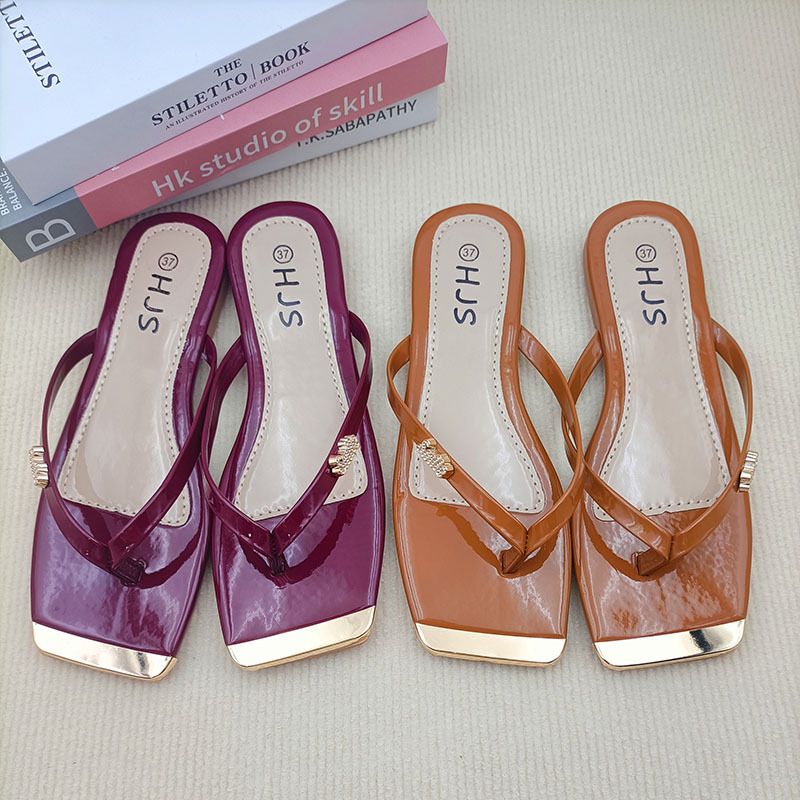 New Simple And Elegant Outdoor Women's Flat Sandals Lightweight Non-Slip Beach Shoes Versatile French Style Toe Clip_voghion.com