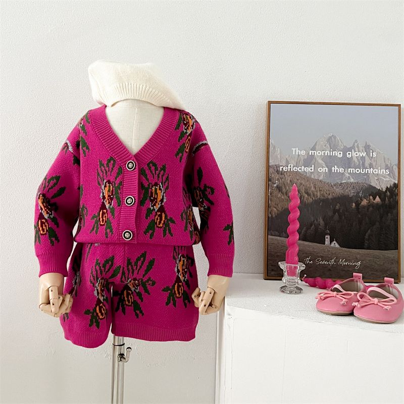 2024 Nuevo conjunto de punto para niños Suéter estampado de estilo étnico del tesoro para mujer Cárdigan + Pantalones cortos para niñas Otoño/Invierno_voghion.com