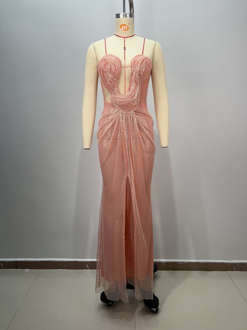 Robe de soirée moulante en résille rose, ornée de sequins et fendue jusqu'en haut, col en U. Idéale pour les fêtes et les banquets._voghion.com