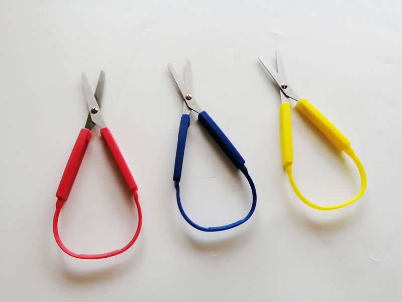Manufacturers produce and sell 2CR#13 stainless steel student scissors ring elastic office scissors stationery elastic yarn scissors_voghion.com