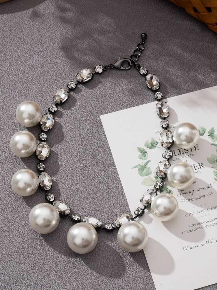 2025 Nouveautés Ensemble de perles pour femmes Collier ras du cou multicouche en strass Ensembles de bijoux blancs pour femmes Filles Mariage et soirée à thème_voghion.com
