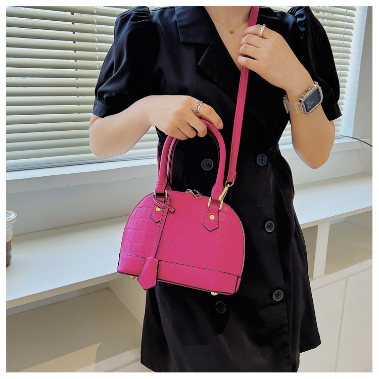 Europeiskt och amerikanskt mode retro stenmönster enkel skalväska 2024 ny nischdesignad axelväska crossbody damväska trend_voghion.com