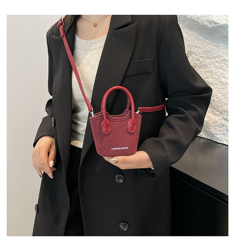 Borsa a secchiello da donna, alla moda, con tracolla monospalla, stile Candy Lover, con rossetto, da portare a spalla, rossa_voghion.com