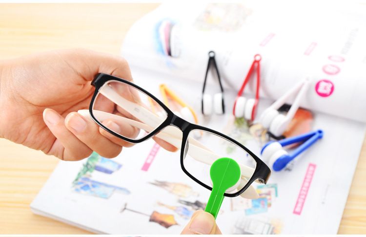 Unisex Portable eyeglass wiper/squeezer Eyeglass clip Eyeglass cleaner Eyeglass cleaner_voghion.com