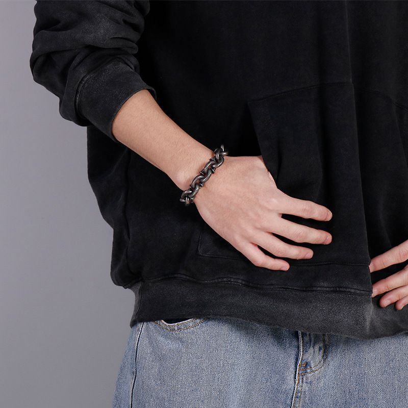 Herren-Punk-Armband aus Edelstahl mit quadratischen Nieten – Ausgefallenes geometrisches Design für trendige Modeaccessoires_voghion.com