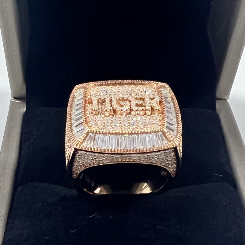 Anillos de oro de diamante Moissanite de estilo caliente personalizados Qianjian para hombres_voghion.com