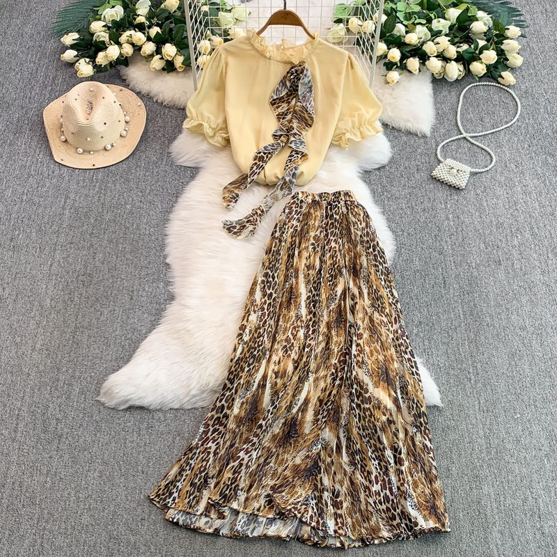 Completo due pezzi da donna con stampa leopardata, aderente, a vita alta, con scollo rotondo, manica a sbuffo, motivo floreale tridimensionale e temperamento retrò_voghion.com