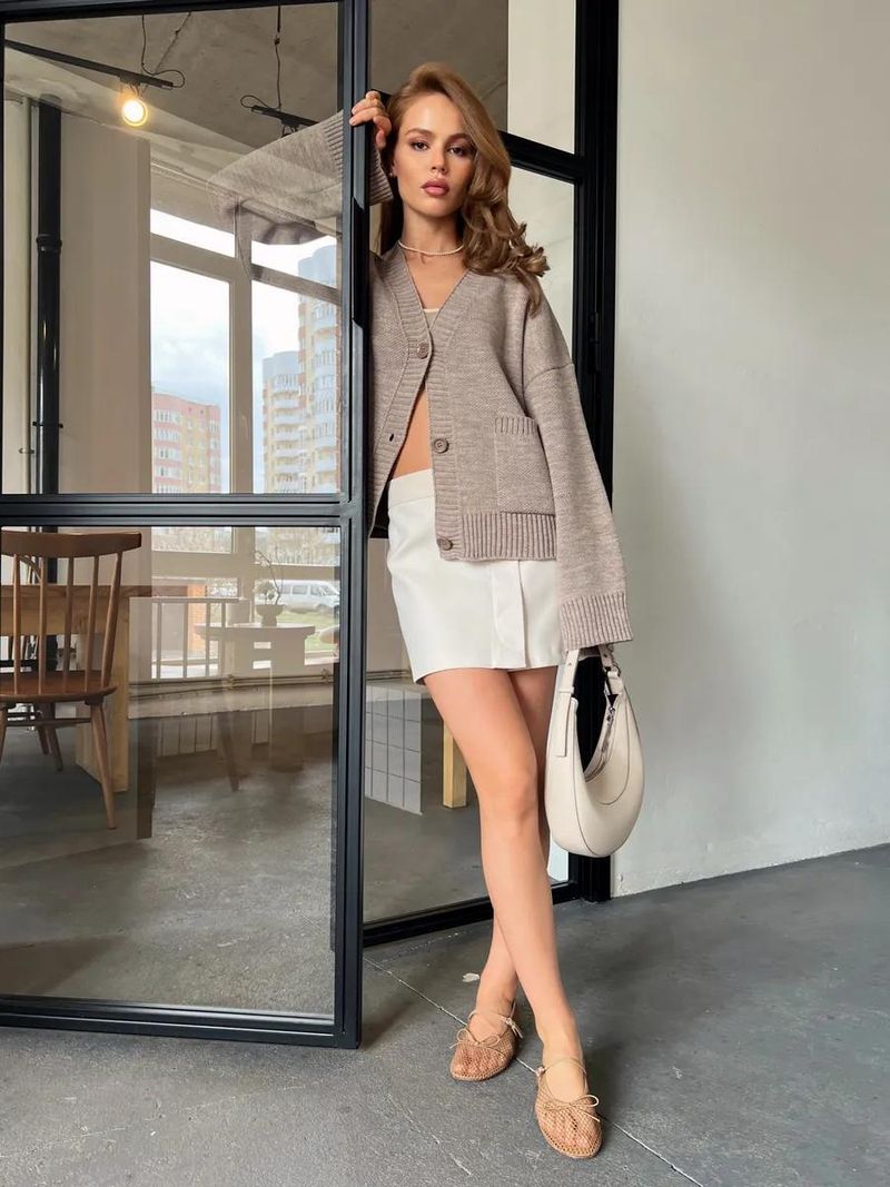 Cardigan en tricot à col en V et poches pour femme - Pull oversize doux et confortable pour l'automne et l'hiver, élégant, coupe ample, décontracté, manches longues, ouvert sur le devant_voghion.com
