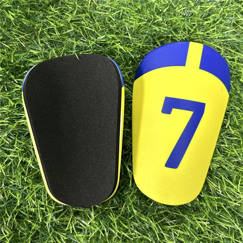 Mini scheenbeschermers voor kinderen en jongeren - Lichtgewicht scheenbeschermers voor voetbal met verstelbare banden, ademend ontwerp - Ideaal voor training en wedstrijden_voghion.com