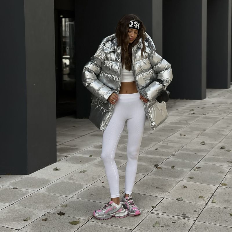 Lasergeschnittene Steppjacke für Damen mit abnehmbarer Kapuze – glänzendes Metallic-Finish | Oberbekleidung für Winter und Herbst (Pink/Silber/Schwarz, S/M/L)_voghion.com