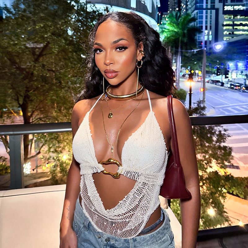 Top con scollo a V e laccetti, motivo scozzese a pois e decorazioni in metallo, da donna_voghion.com