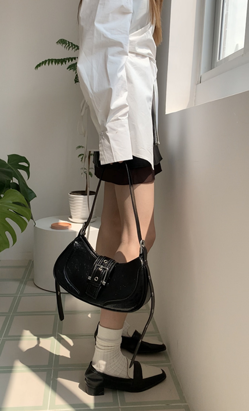 Lo stesso blogger coreano di Instagram per l'estate 2023 da donna nuova borsa sottobraccio per ragazza piccante, borsa a tracolla monospalla di nicchia_voghion.com
