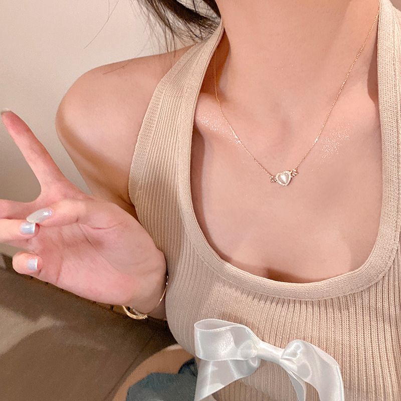High End, Light Luxury Titanium Steel Necklace, Female Niche Design, Spicy Girl Pearl Collarbone Chain, Fashionable And_voghion.com