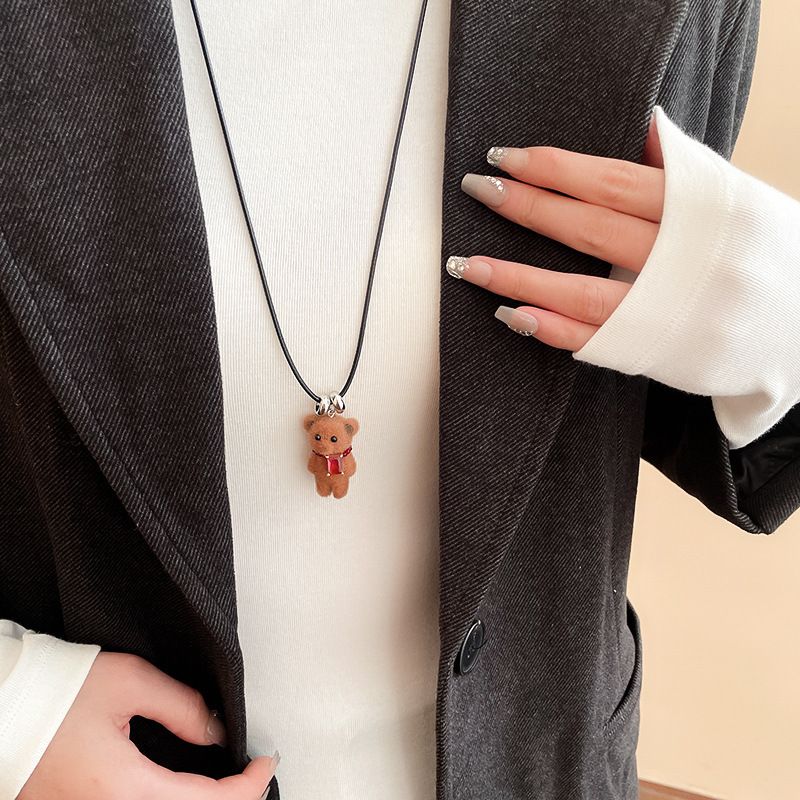 Leren touw pluche teddybeer ketting, dames herfst winter niche ontwerp, trui ketting, modieuze high-end en_voghion.com