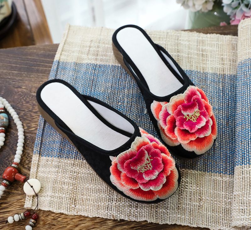 Nei Summerpantoffelen mat Blummen, flaache Buedem, déck breet Féiss, gestickte Schong, Damen Stoffschong fir Oberbekleedung_voghion.com