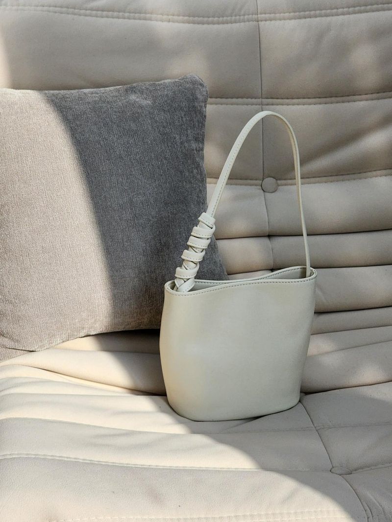 Sheepskin Women's Bucket Bag 2025 New Simple Casual Bag, Trend Hundred Design Underarm Bag_voghion.com