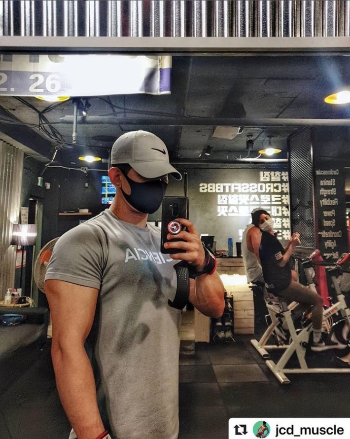 Muscle Spring/Summer New Men's Sports, Leisure, Running, and Fitness Suits with Iron Stripping Exercise, Slim Fit Cotton_voghion.com
