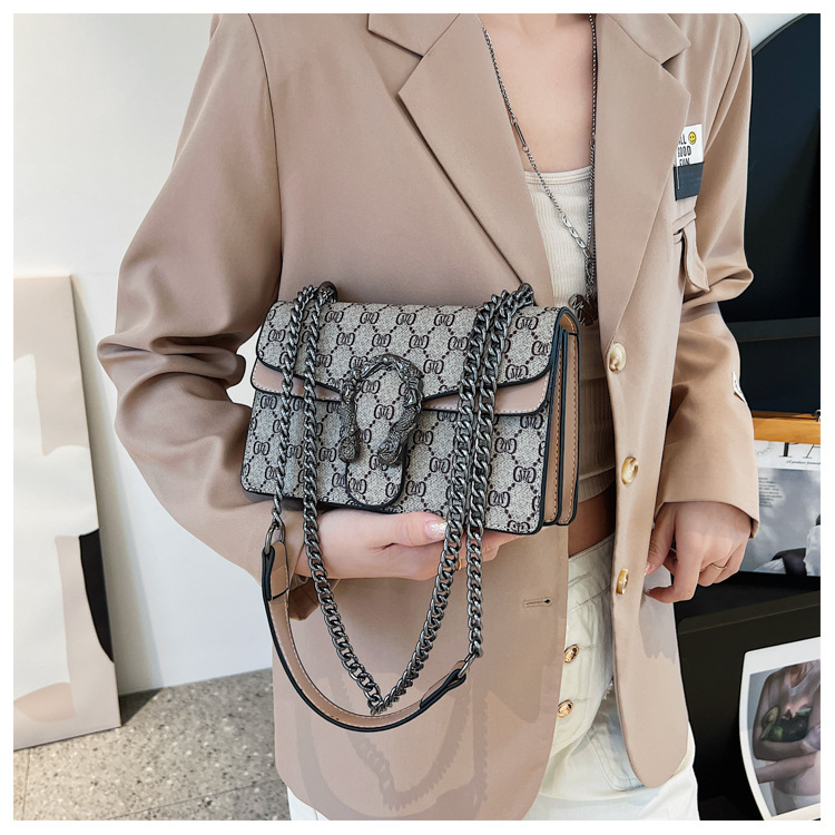 Fashionable Dionysian Bag For Women 2024 New Retro Printed Chain Bag Popular Armpit Bag Diagonal Shoulder Small Square Bag_voghion.com