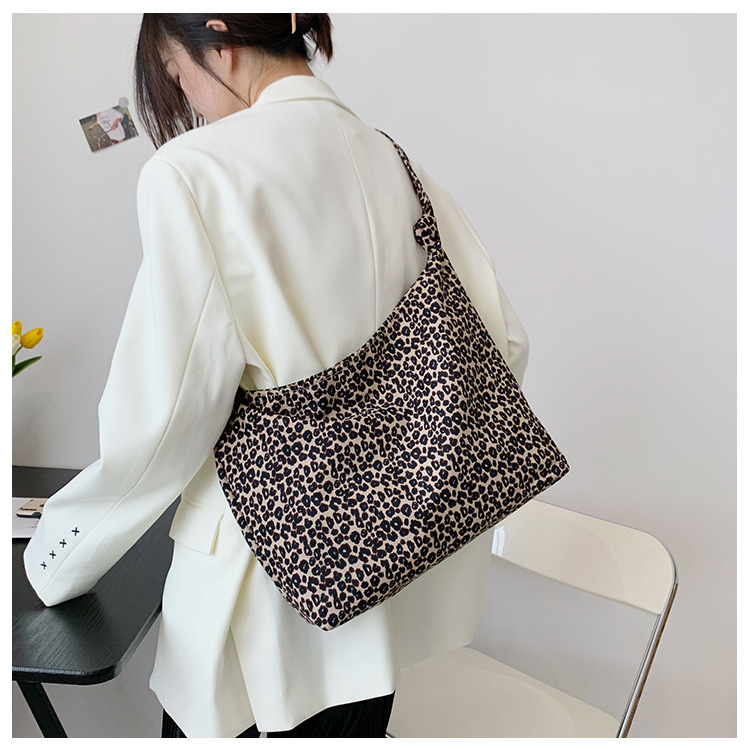 2024 Nová módní leopardí vzor crossbody kabelka s velkou kapacitou, plátěná nákupní taška přes rameno pro ženy_voghion.com