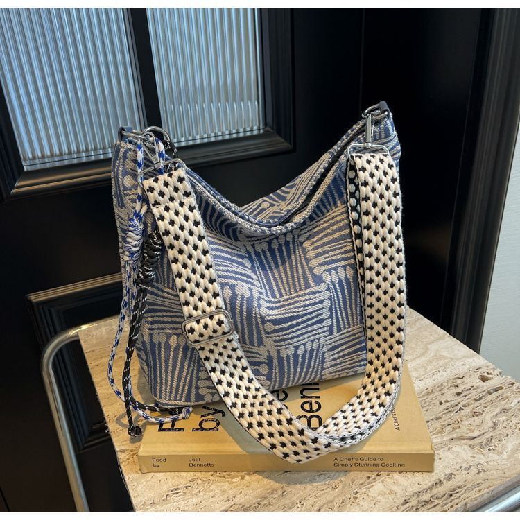 Tessuto coreano 2024 nuova borsa a tracolla monospalla larga da donna di grande capacità e di alta qualità, nicchia autunnale e_voghion.com