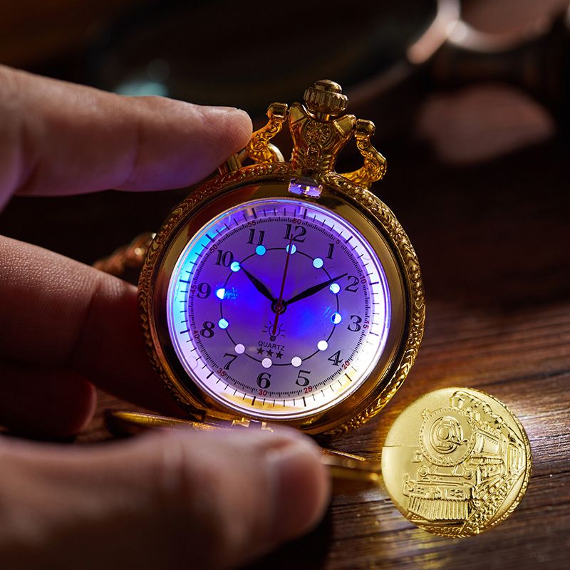Nuovo orologio da tasca al quarzo creativo con quadrante luminoso a LED e testa di treno modello_voghion.com