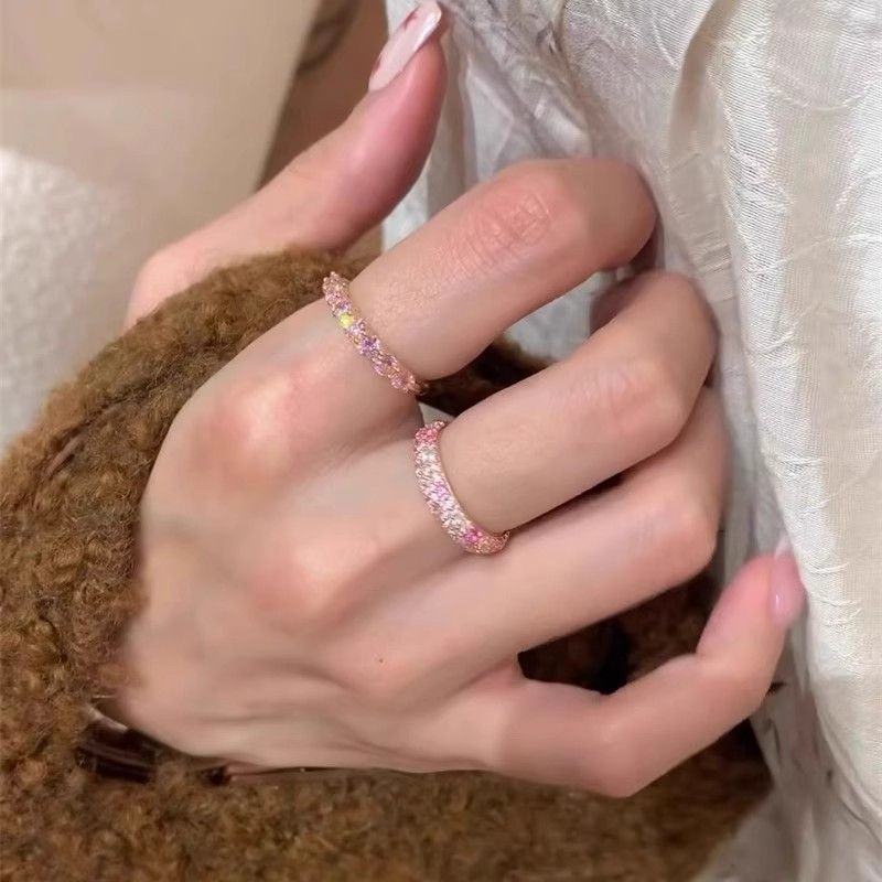 Anello con fila di diamanti rosa schiacciati, colorato, con luce stellata, di lusso, versatile, estivo_voghion.com