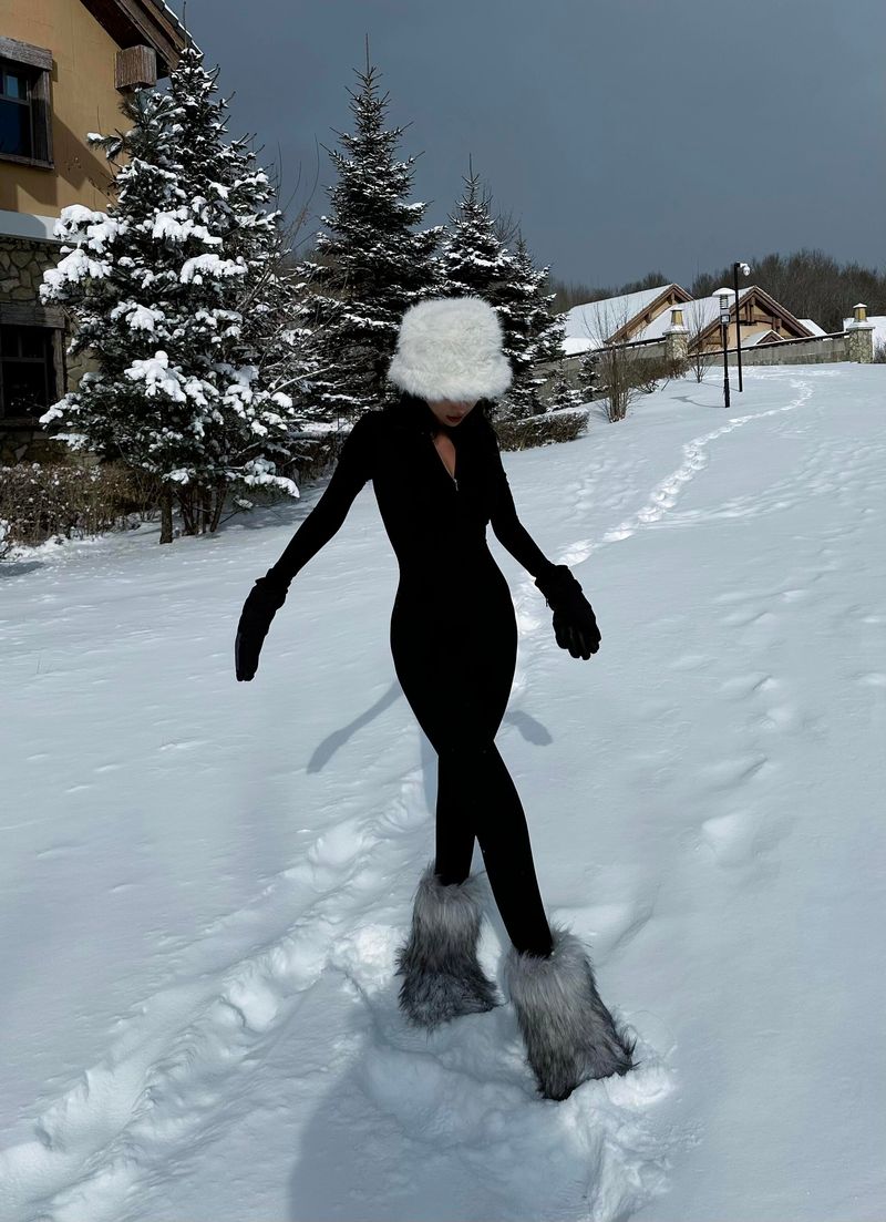 Stile Spicy Girl, attillato per le donne in autunno inverno, con base in pile spesso e tuta a maniche lunghe come_voghion.com