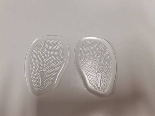 Cuscinetti in silicone ultra morbidi per l'avampiede - Solette antiscivolo per tacchi alti e scarpe eleganti (nero, color carne, pois neri/bianchi, trasparente)_voghion.com