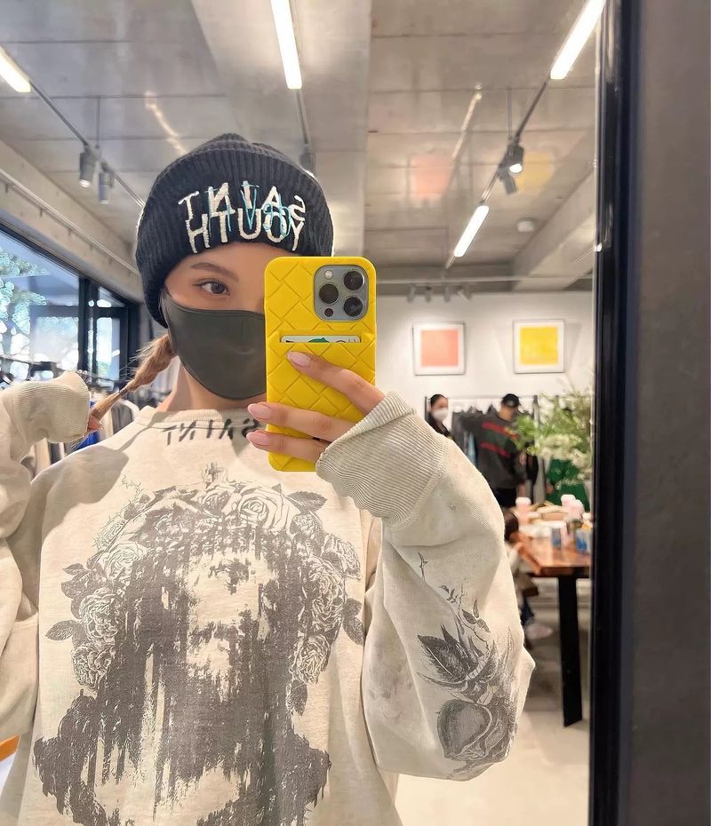 Amerikanischer Retro-Graffiti-Druck Destroyed Pullover Distressed Rundhalspullover für Männer_voghion.com