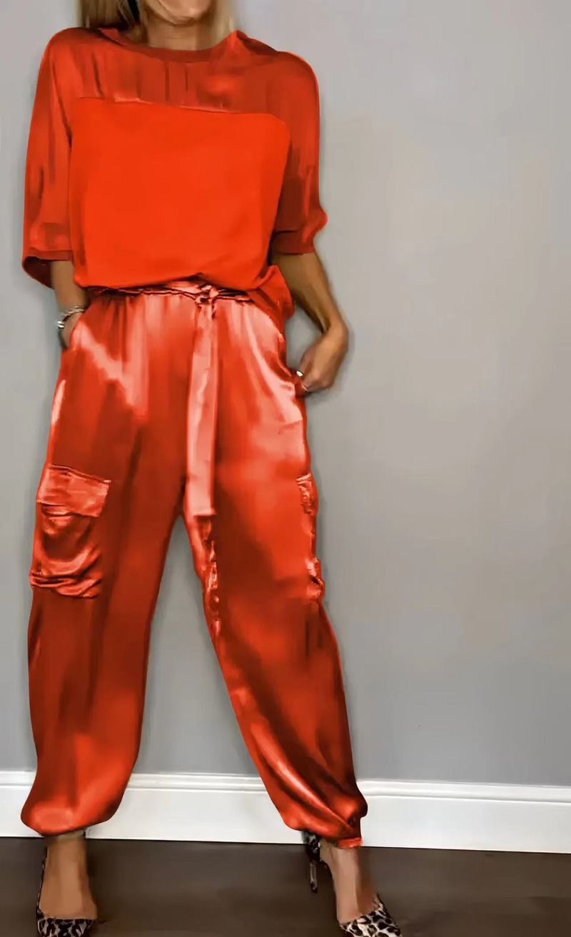 Abbigliamento da donna, completo due pezzi con top e pantaloni in raso liscio a mezza manica_voghion.com