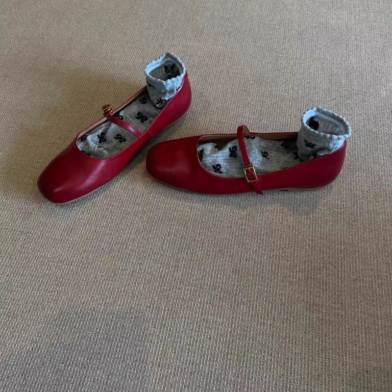Korean Style Noble Round Toe One-Strap Red Ballet Mary Jane Commuter Flat Shoes_voghion.com