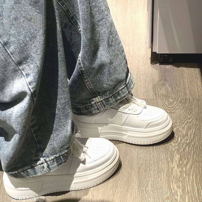 Witte platform sneakers voor dames 2025 Nieuwe ademende stijl Trendy nicheontwerp Hoogteverhogende plank Student_voghion.com
