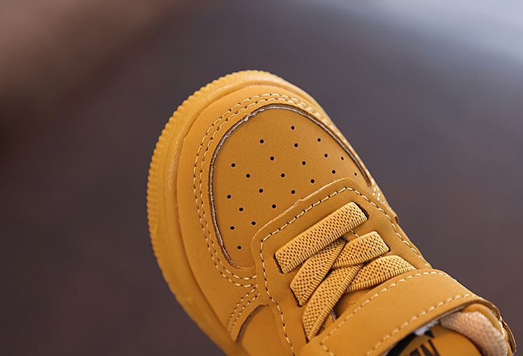 Girls' and Boys' 2024 Autumn New Board Soft Sole Small White Shoes Breathable Mid Top Velcro Casual Sports Shoe Trend_voghion.com