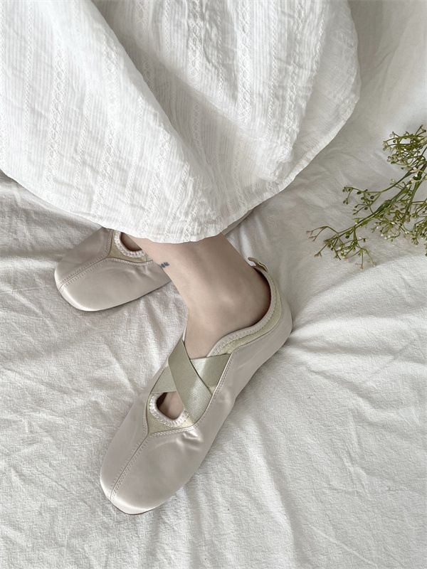 2025 Spring And Summer New Round Head Cross Strap Ballet Women's Shoes, Comfortable And Beautiful._voghion.com