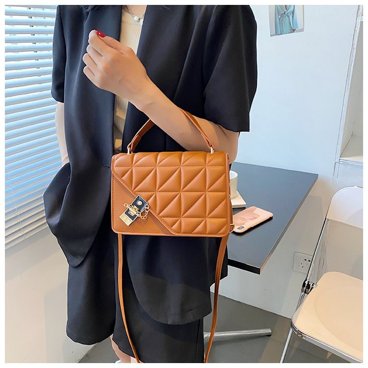 Borsa a tracolla piccola da donna con tracolla a catena, design classico trapuntato, morbida pelle PU, borsa a tracolla quadrata compatta per l'uso quotidiano_voghion.com