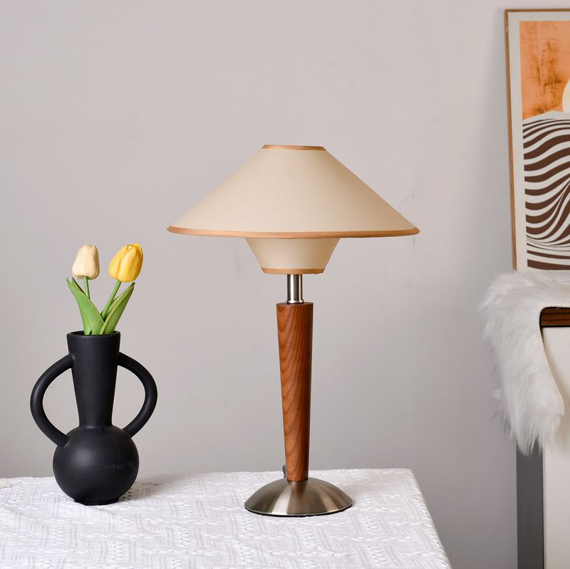 Decoração de quarto de alta qualidade vintage dos anos 1960, mesa de estudo estilo americano, madeira maciça, luminária de cabeceira com atmosfera simples_voghion.com